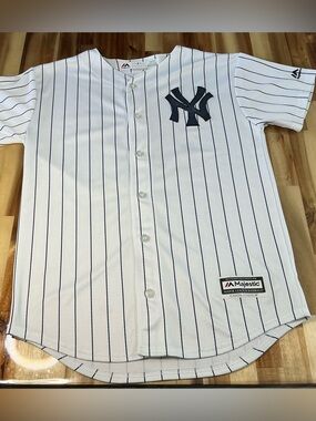 Majestic White Navy Pinstripe New York Yankees Button-Up Jersey